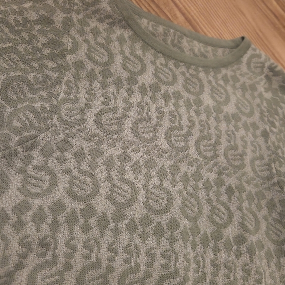 Aleeza Elegant Olive Patterned Thin Sweater- Cropped - Picture 2 of 5